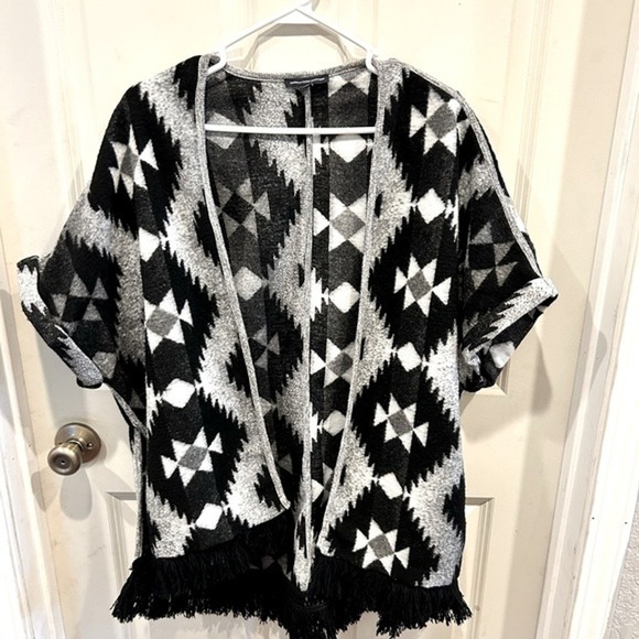 American Eagle Outfitters Sweaters - American Eagle Outfitters Aztec Kimono Cardigan Black White M Fringe Southwest